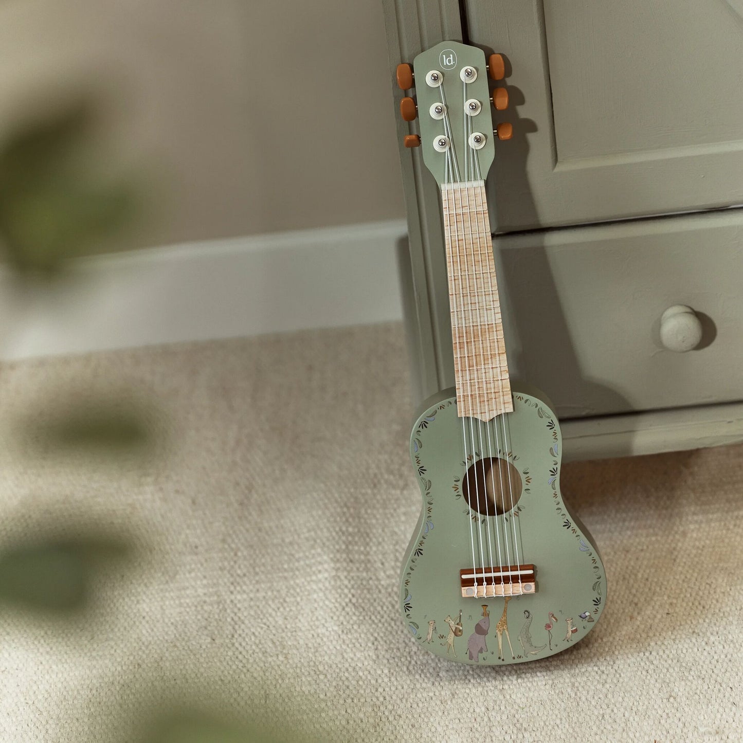 Wooden Guitar - Mint